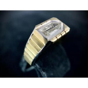 18k Yellow Gold Ring With 1.50 Carat Trapezoid Cut Diamond Champagne Color