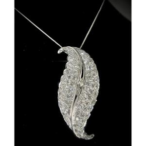 Pendentif En Forme De Feuille Serti De 4,65 Carats