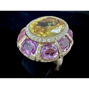 Yellow Gold Ring Set With A 7-carat Oval-cut Yellow Sapphire Surrounded By 8 Pink Sapphires
