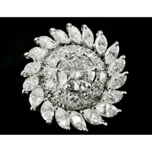 Bague or blanc 18 carats sertie de 4,60 carats de diamants taillés en brillant et marquise