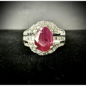 Bague or 18K - rubis env 2 ct + double entourages diamants et diamants baguettes sur l'anneau