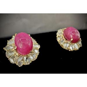 Paire de boucles d'oreilles or jaune 18 carats, rubis cabochons et diamants taille rose