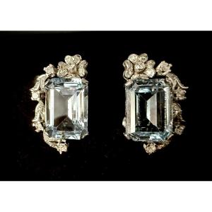 Boucles d’oreilles en platine, aigues-marines taille émeraude d’environ 13 carats et diamants