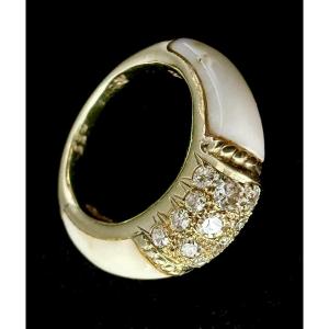 Bague dôme en or jaune 14 carats, corail blanc crème et pavé de diamants — Taille 51