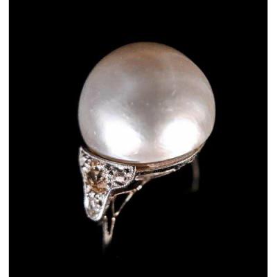 18k Gold Mabé Pearl And Diamond Ring