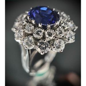 Ring With 4.07 Carat Sapphire And 2.70 Carats Of Brilliants