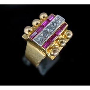 Art Deco Ring In 18 Carat Yellow Gold, 1930s Set With 5 Brilliants And Rubies