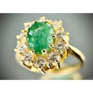Daisy Ring Set With A 0.80 Carat Emerald And 10 Brilliants
