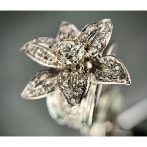 Flower Ring In Platinum Set With A Central Brilliant Of 0.43 Carat (vvs-e/f)