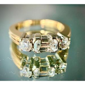 Bague Or Jaune Et Blanc 18k Sertie d'Un Diamant Taille Baguette De 0,80 Carat