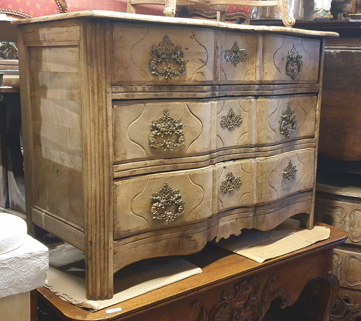 Chest Of Drawers With Crossbow Facade, 18th Century
