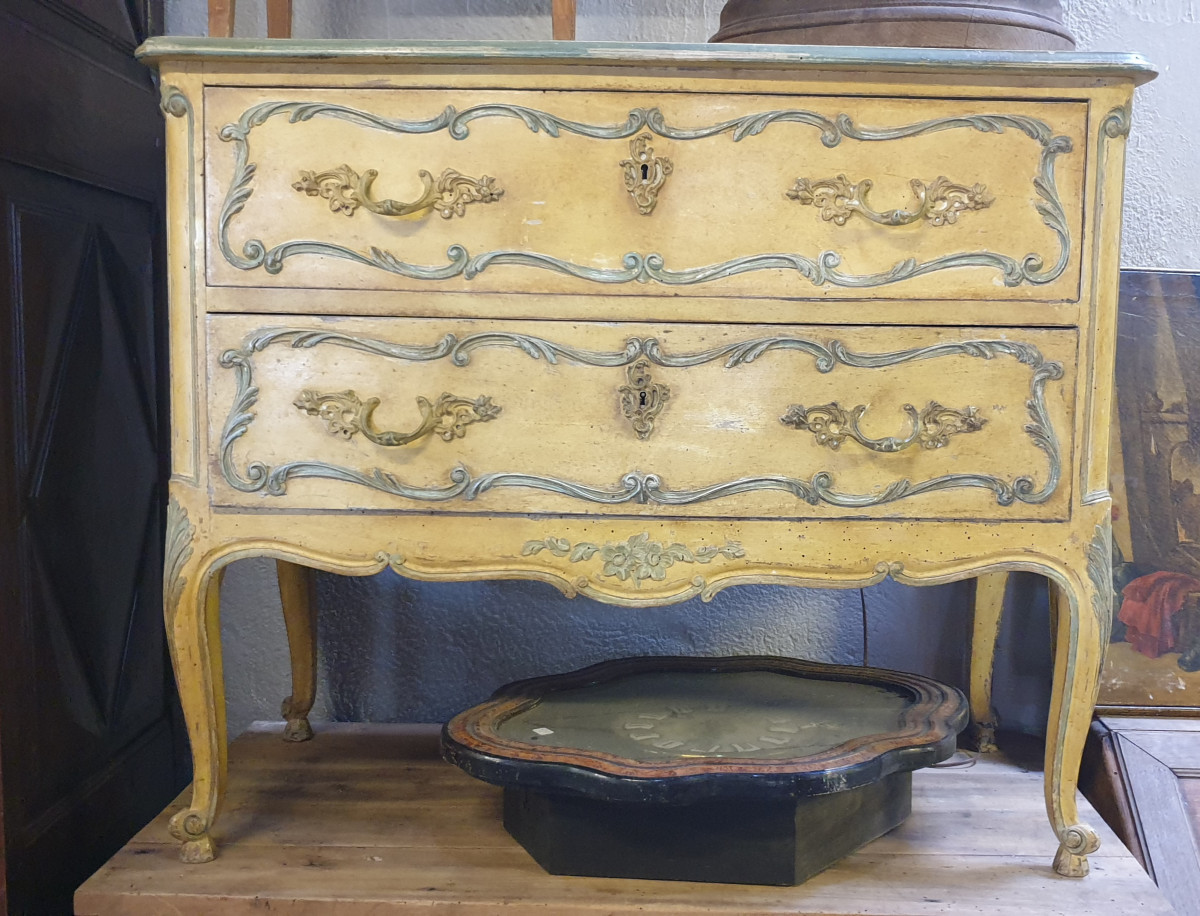 Commode sauteuse en bois peint