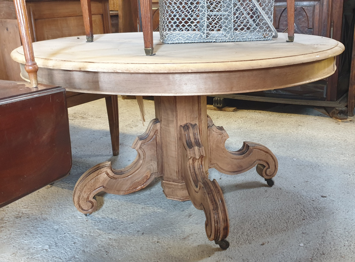 Oval Walnut Table With Central Leg, Louis Philippe Period
