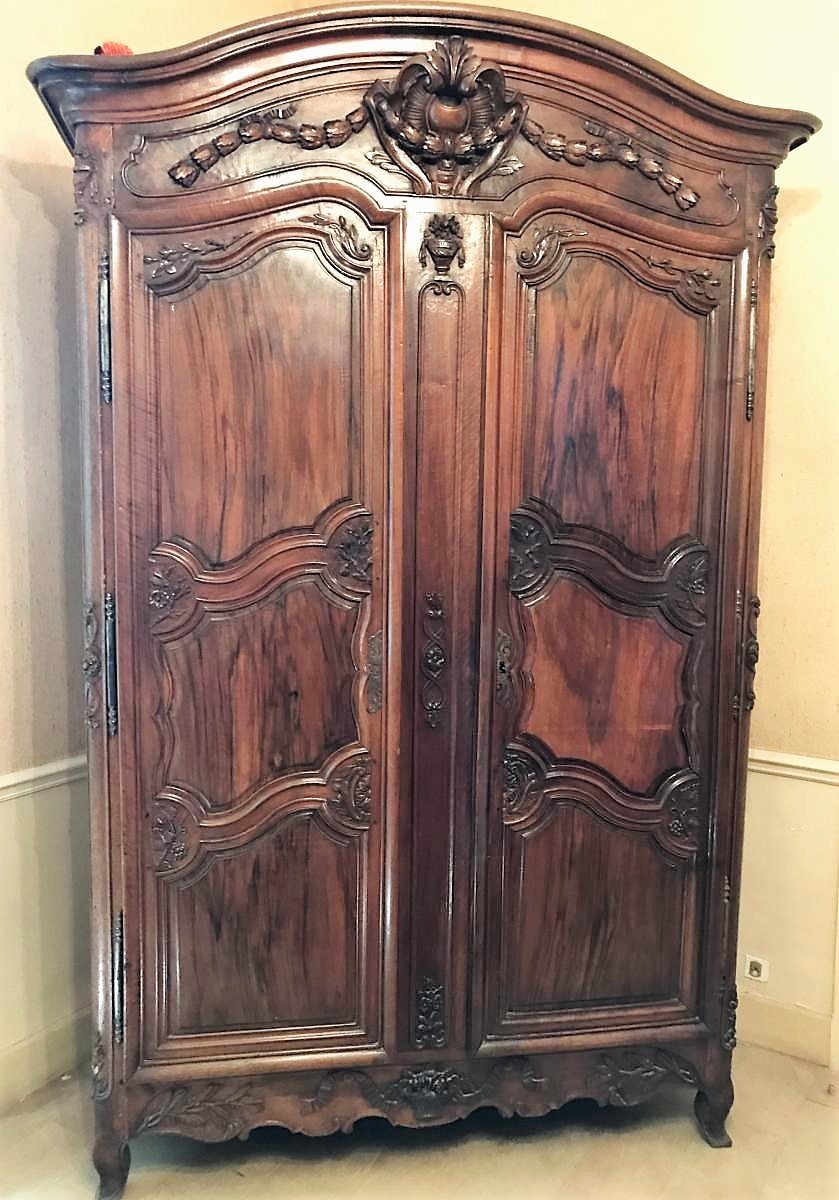 Monumental Armoire Lyonnaise