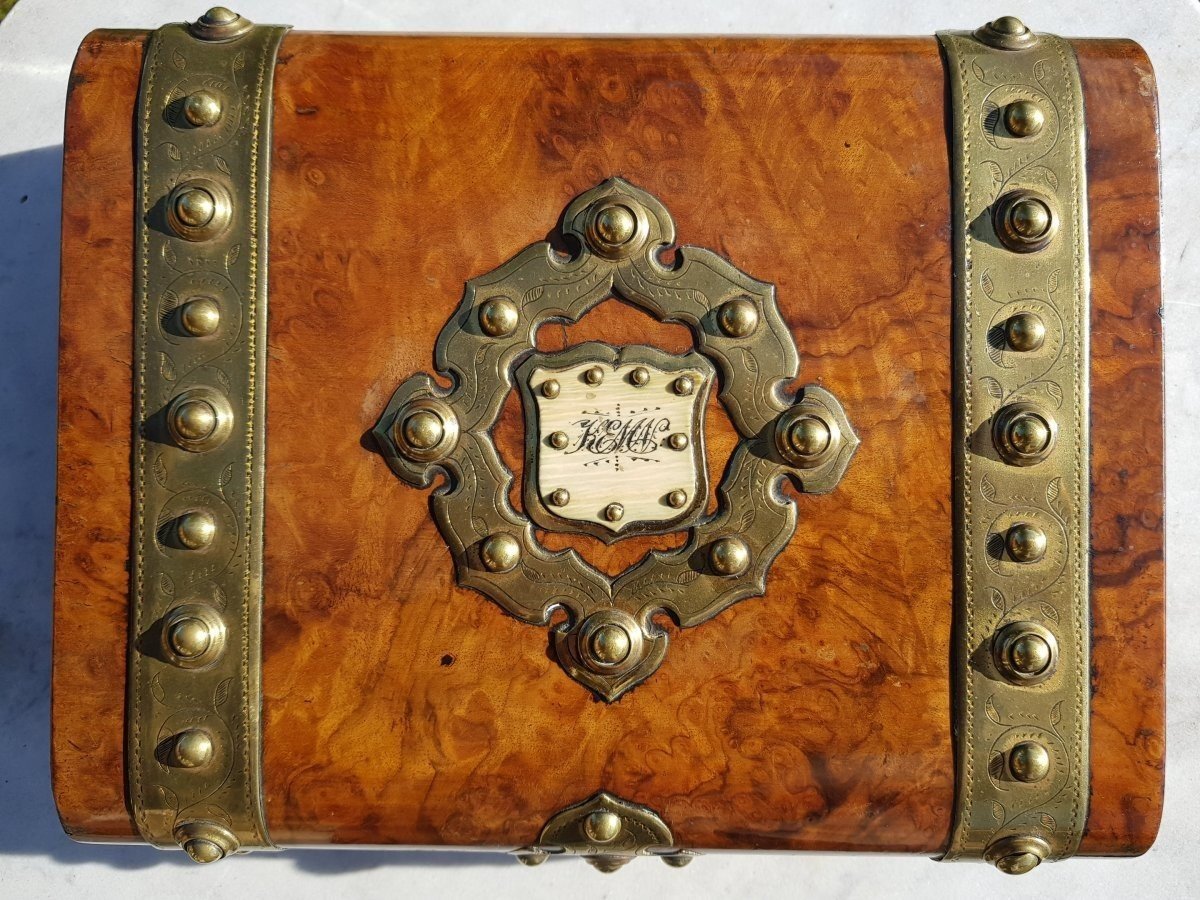 Walnut Wood Box. Nineteenth Century