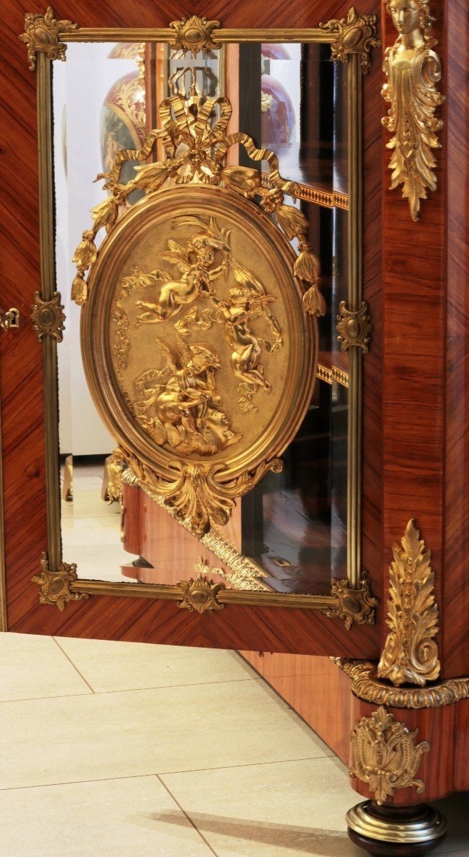 Grande Commode De Style Louis XVI