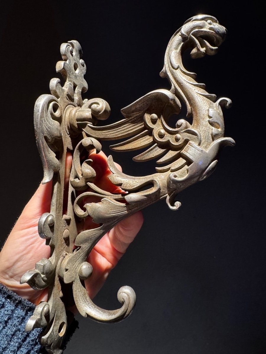 Une Paire De Griffons 1850-1900