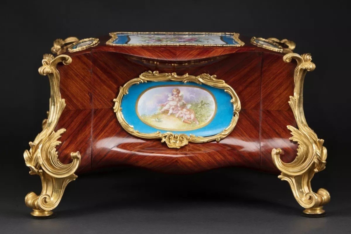 Boîte De Table Pour Bijoux. Signé Barre Sèvres . L 58cm
