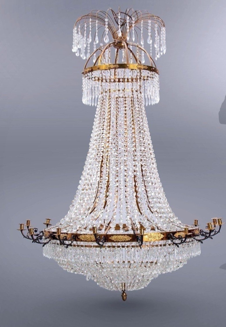 Très Grand Lustre En Cristal De Style Empire. H-180cm D-125cm