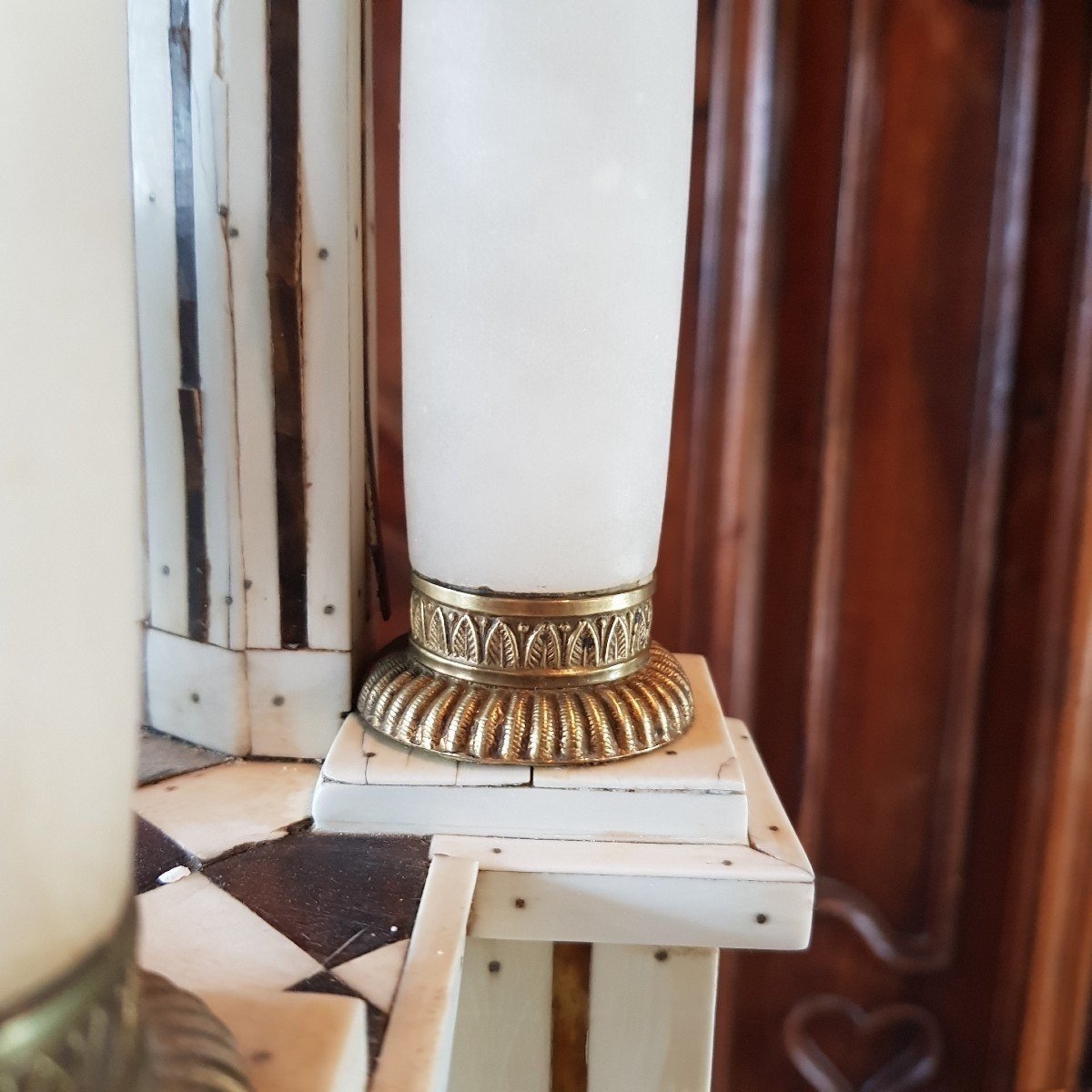 Grande Pendule. l'Os d'Une Tortue Et d'Un éléphant. H- 56cm flag-photo-2