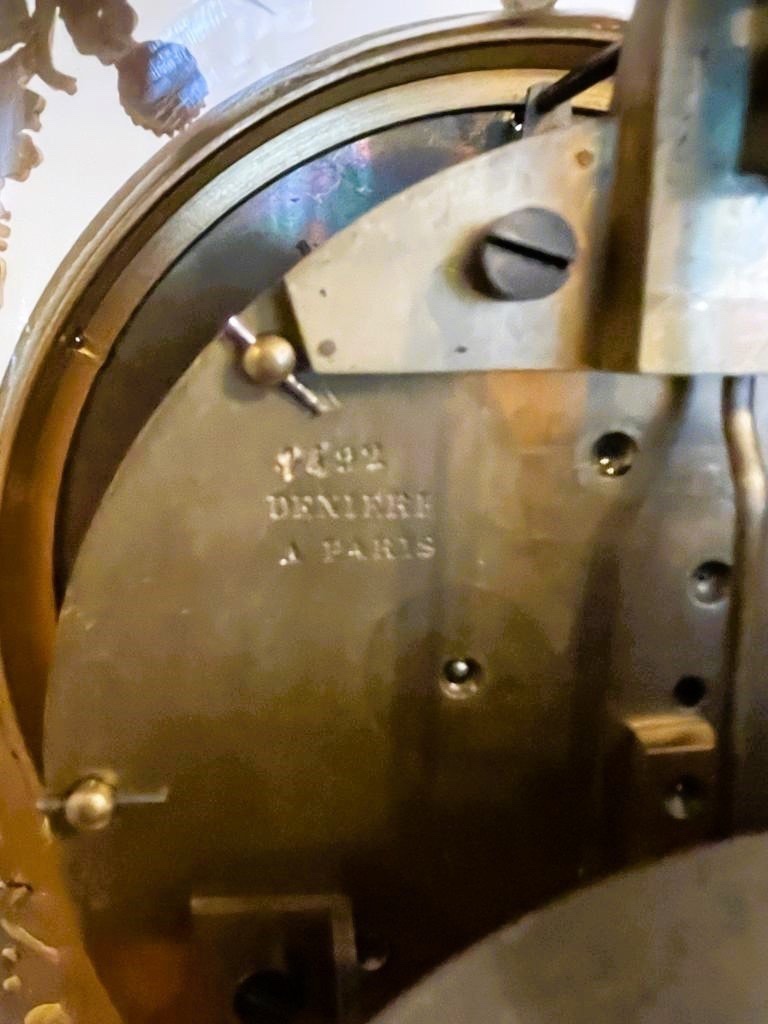 PENDULE LOUIS XVI EN MARBRE ET BRONZE DORÉ-photo-3