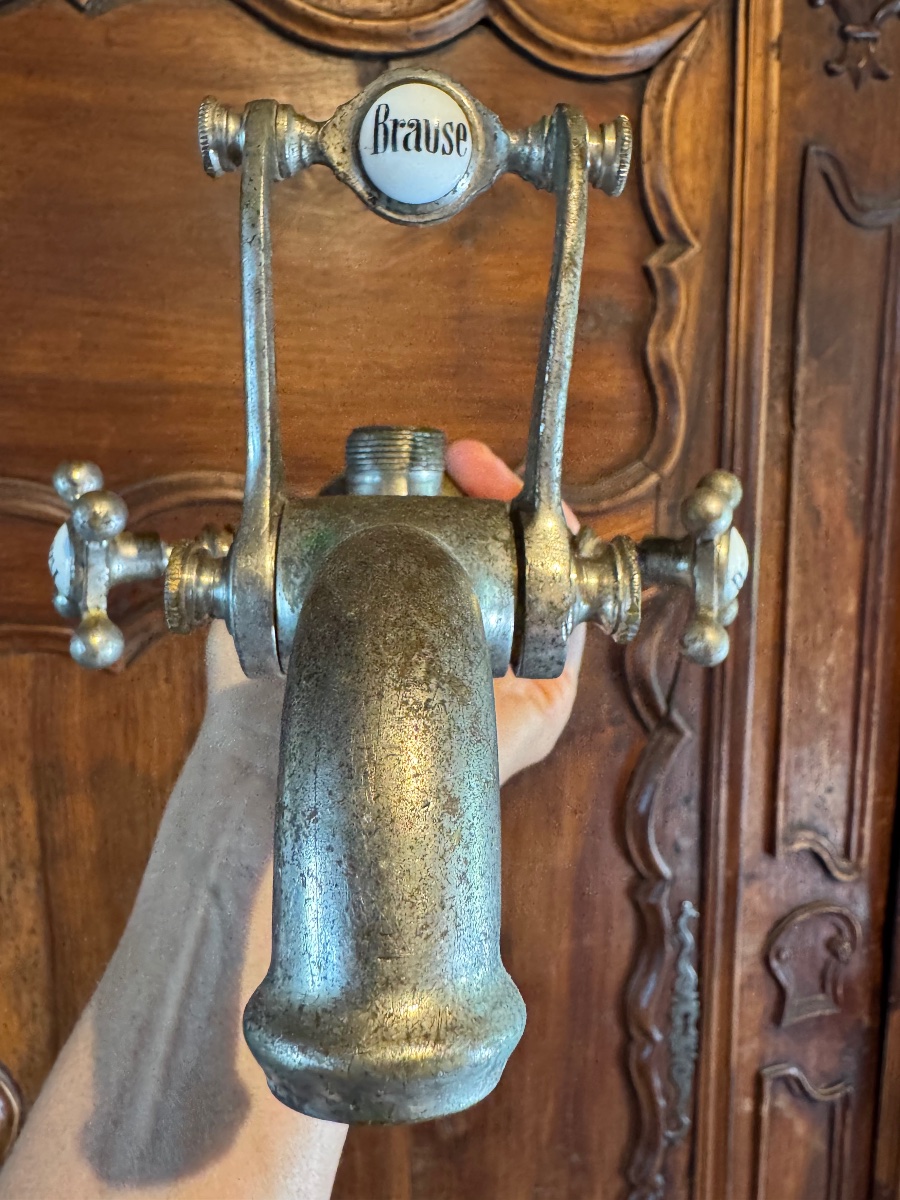 Old Bathroom Faucet. Art Deco-photo-3