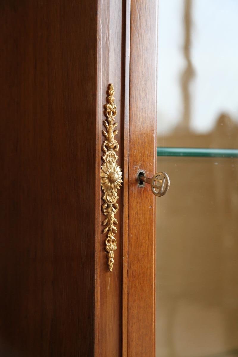 VITRINE EN ACAJOU AVEC DÉCOR EN BRONZE-photo-4