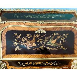 BUREAU DANS LE STYLE D’ALPHONSE GIROUX. MARQUETERIE. XIXE SIÈCLE.