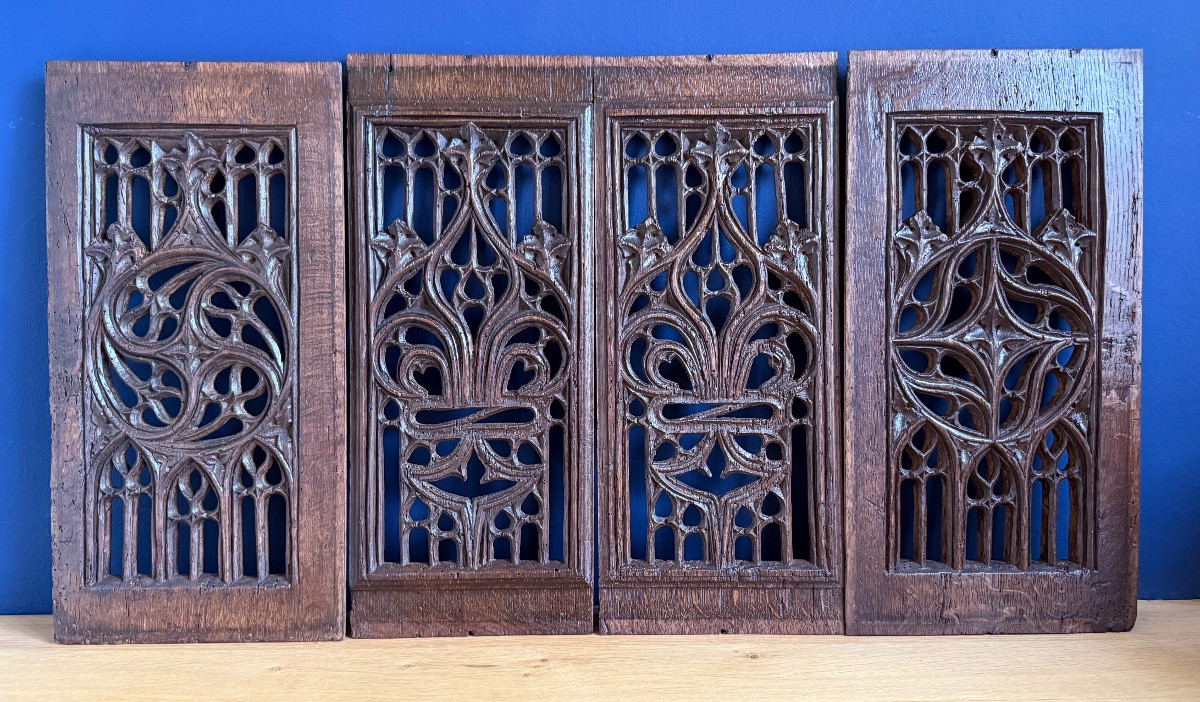 Série de quatre panneaux de chêne à motif gothique flamboyant à claire-voie. France, Normandie -photo-2