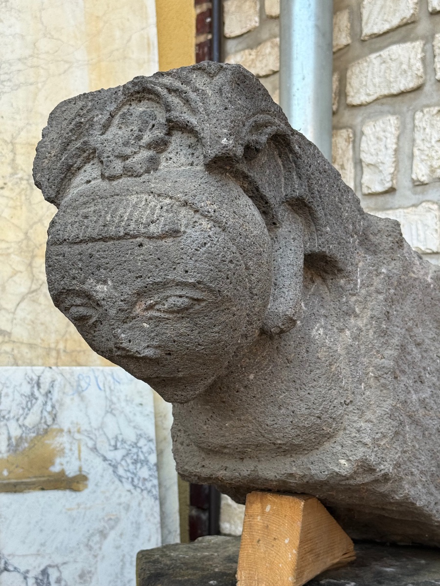 Middle Ages - Gothic - Volcanic Stone Raven, Auvergne, 13th Century -photo-2