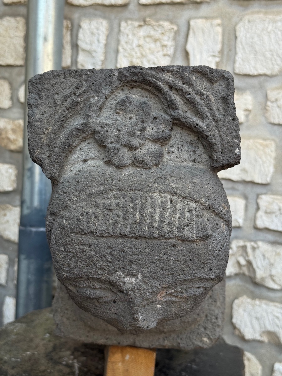 Middle Ages - Gothic - Volcanic Stone Raven, Auvergne, 13th Century -photo-3
