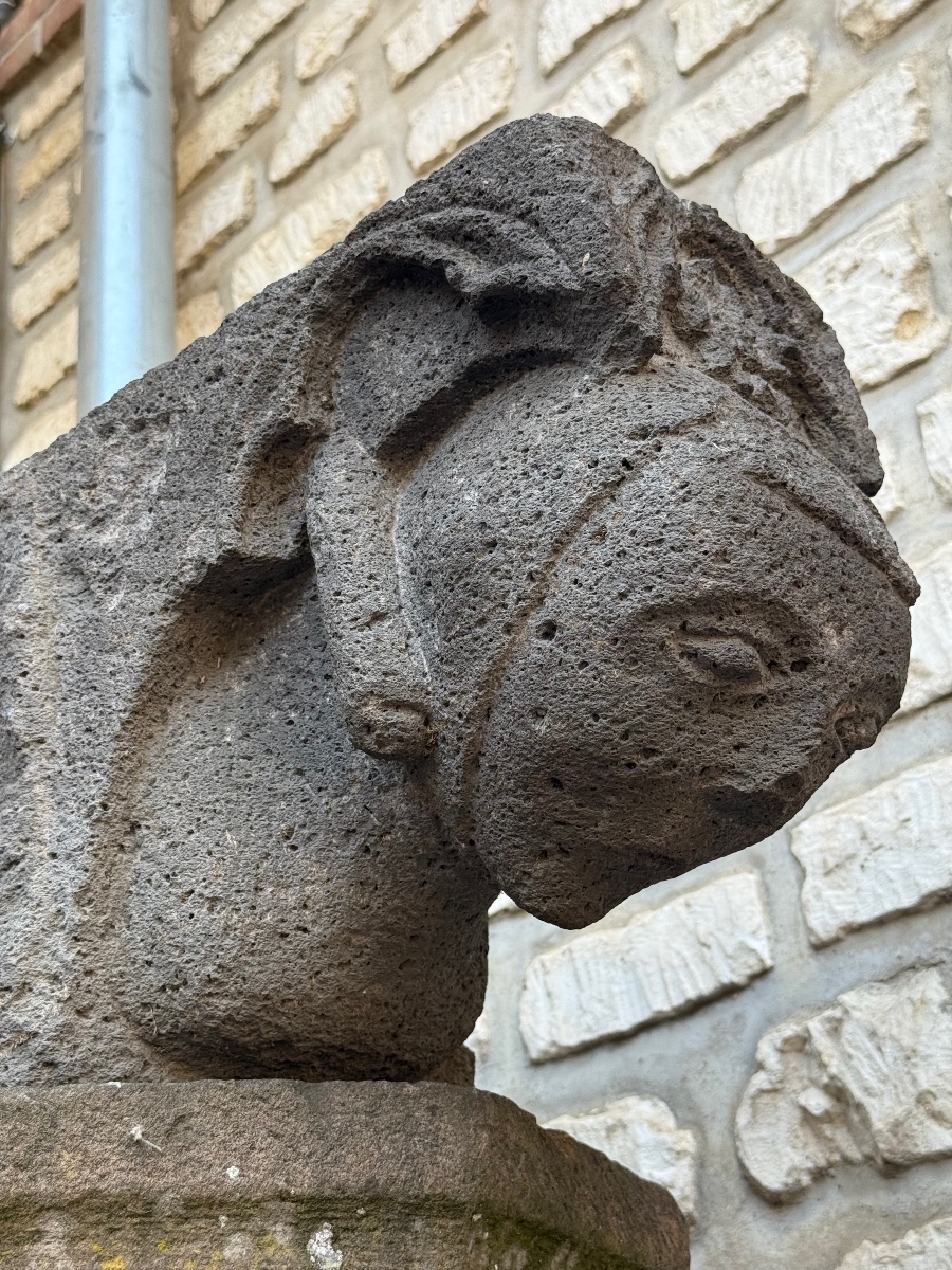 Middle Ages - Gothic - Volcanic Stone Raven, Auvergne, 13th Century -photo-6
