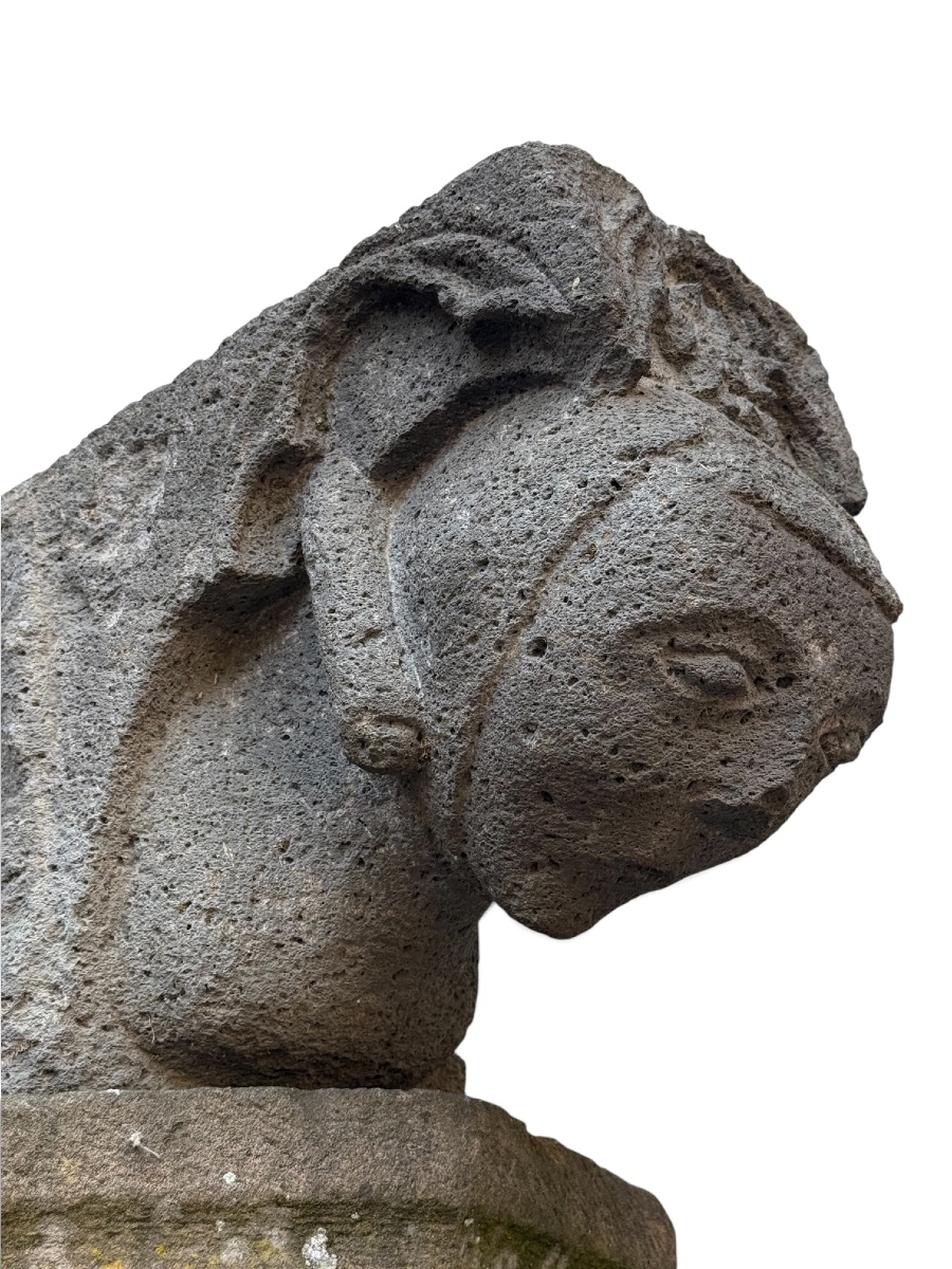 Middle Ages - Gothic - Volcanic Stone Raven, Auvergne, 13th Century 