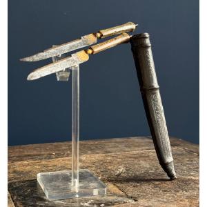 Rare paire de couteaux en corne et fer forgé damasquiné d’or, France XVIe siècle 