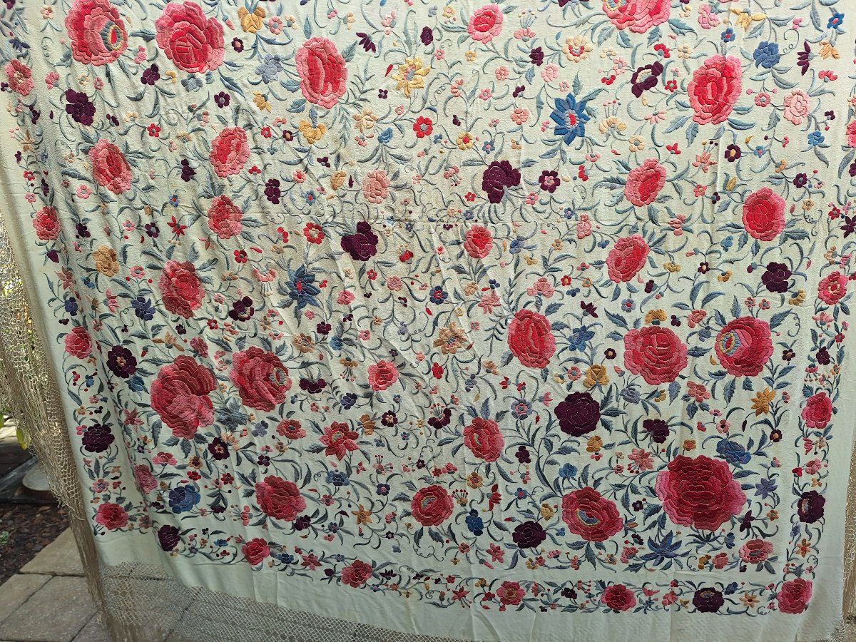Grand chale de  Manille ancien en soie et broderie main fin xlx debutxx ieme siecle -photo-2