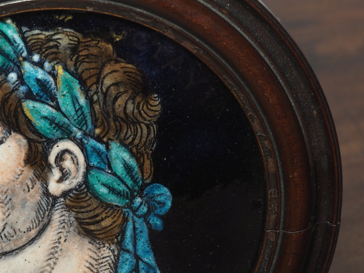 Deux plaques rondes en émail représentant Néron et Caligula, dans la manière de Jacques Laudin-photo-2