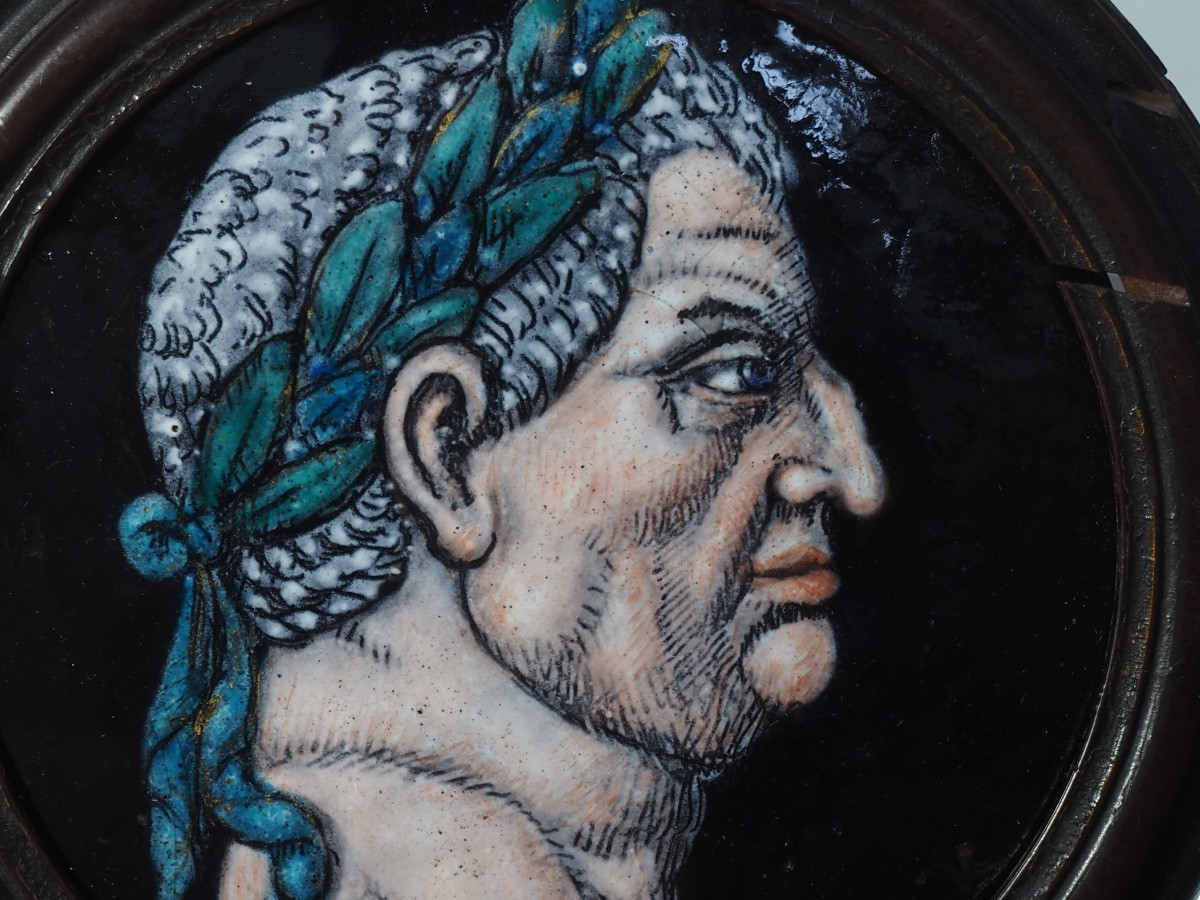 Deux plaques rondes en émail représentant Néron et Caligula, dans la manière de Jacques Laudin-photo-5