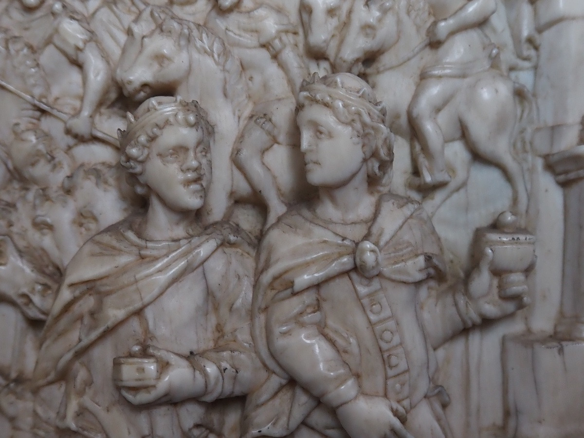 Relief en ivoire représentant l’Adoration des Rois mages, première moitié du XVIIᵉ siècle-photo-3