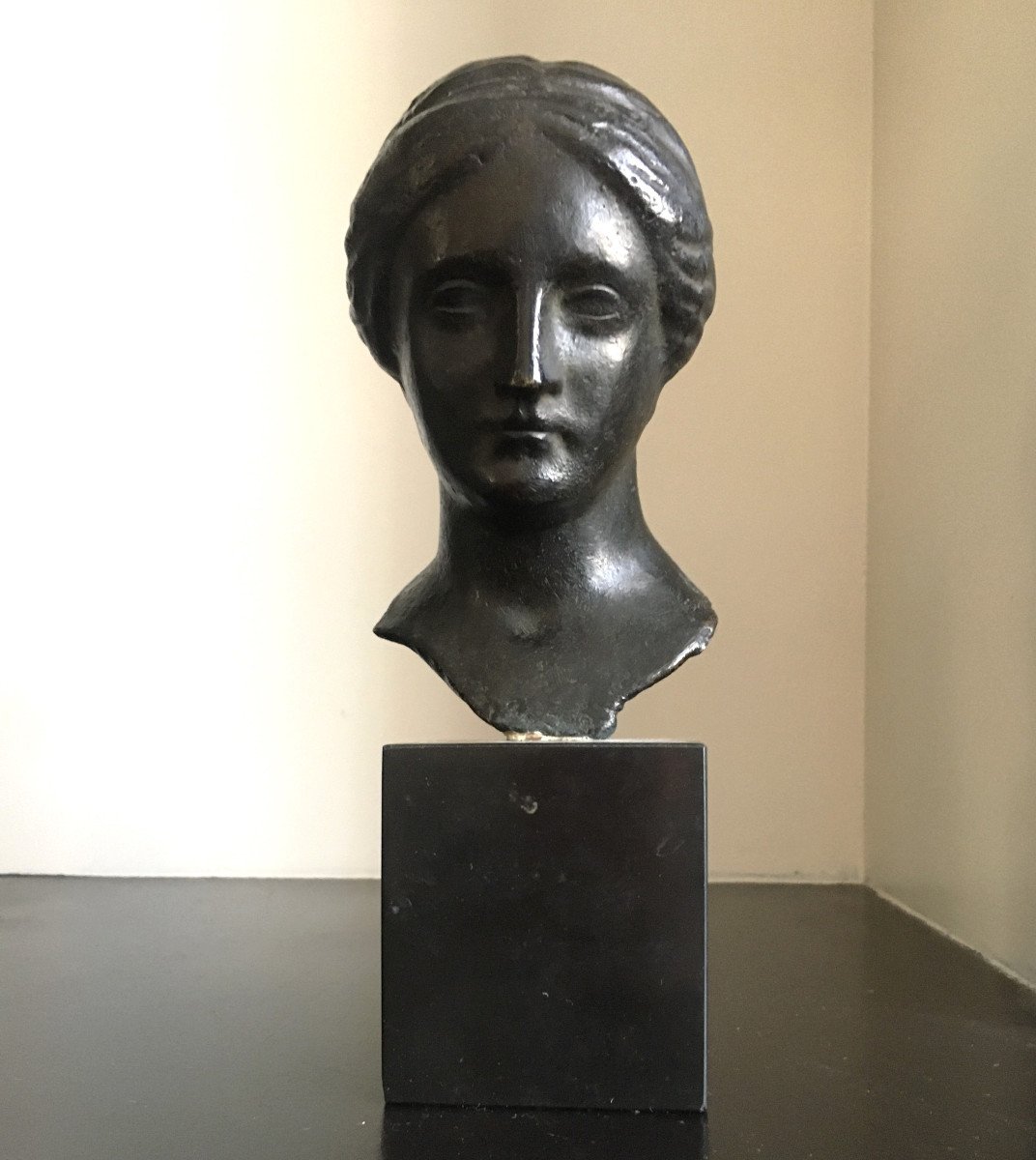 Bronze à l'antique. "Tête de femme".  XXe.-photo-2