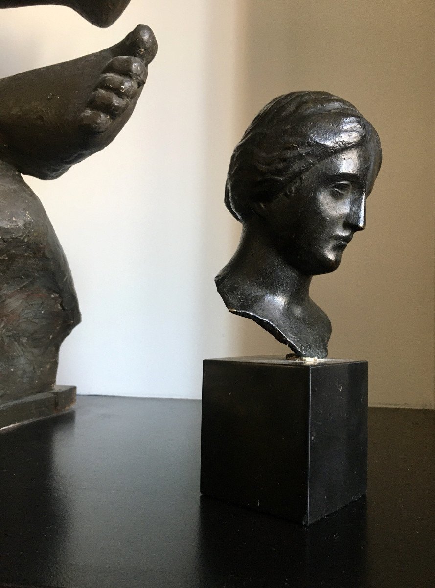 Bronze à l'antique. "Tête de femme".  XXe.-photo-1