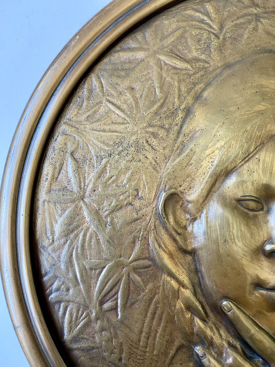 Léon Eugène Lambert  (Sèvres,1865 - 1936). " Bolivienne". Bronze doré. Bas-relief.-photo-2