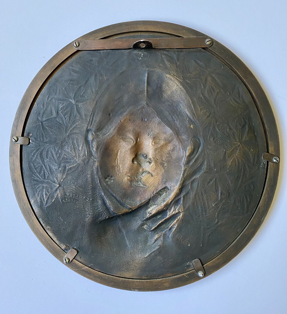 Léon Eugène Lambert  (Sèvres,1865 - 1936). " Bolivienne". Bronze doré. Bas-relief.-photo-3