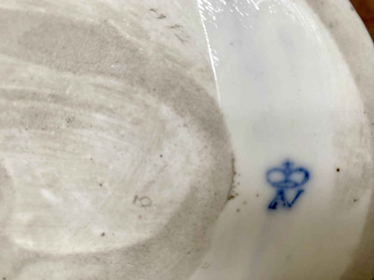 Porcelaine de Volkstedt (Allemagne) "La blanchisseuse" d'après Jean Siméon  Chardin. -photo-4