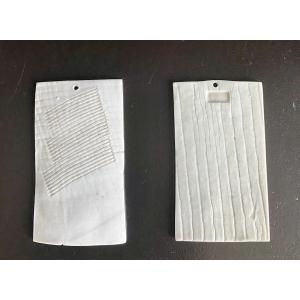 Patrick Piccarelle (1952). Porcelaine.  Deux pendantifs à porter en sautoir. 1988