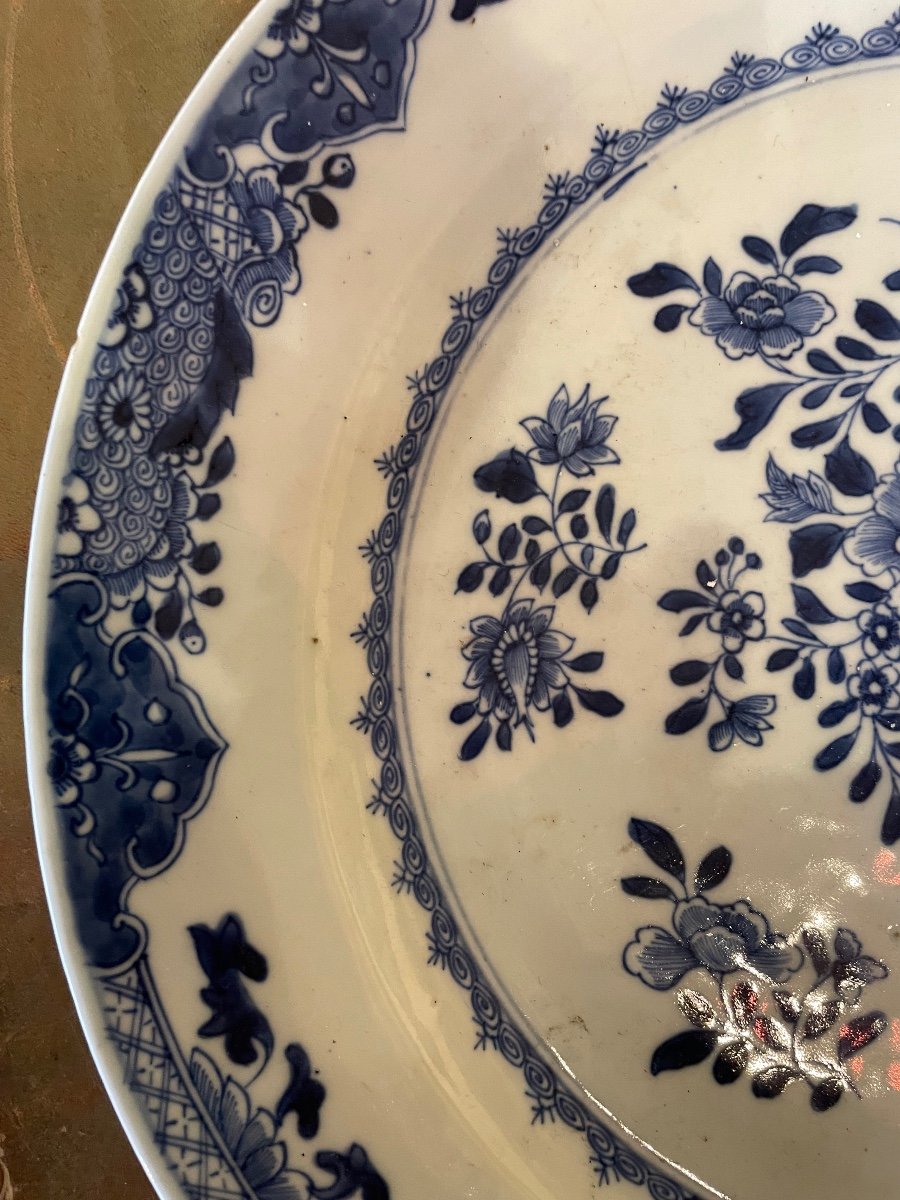 18th Century Chinese Porcelain Dish -photo-4