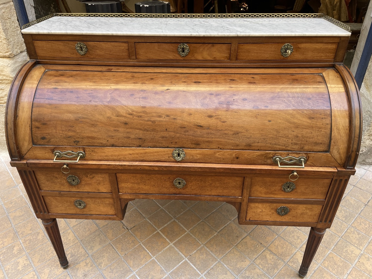 Bureau à cylindre en acajou blond d’époque Louis XVI 