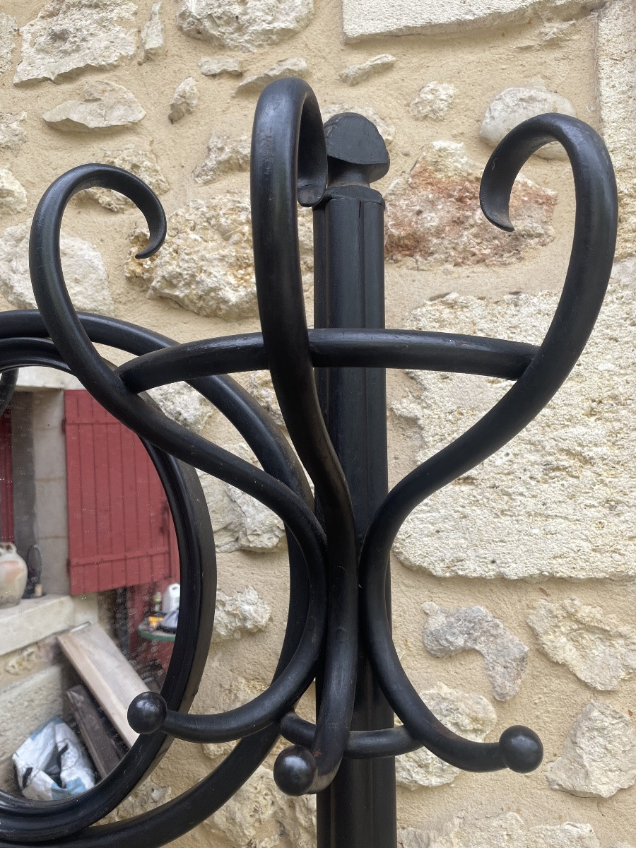 Porte manteau mural de la maison Tonet en hêtre teinté. -photo-7