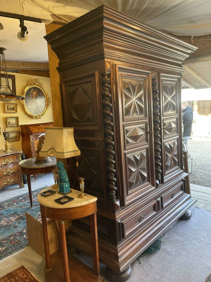Louis XIII Walnut Wardrobe, Early 18th Century -photo-3