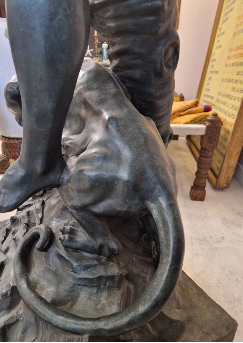 Bronze monumental représentant David terrassant le lion de Némée -photo-8