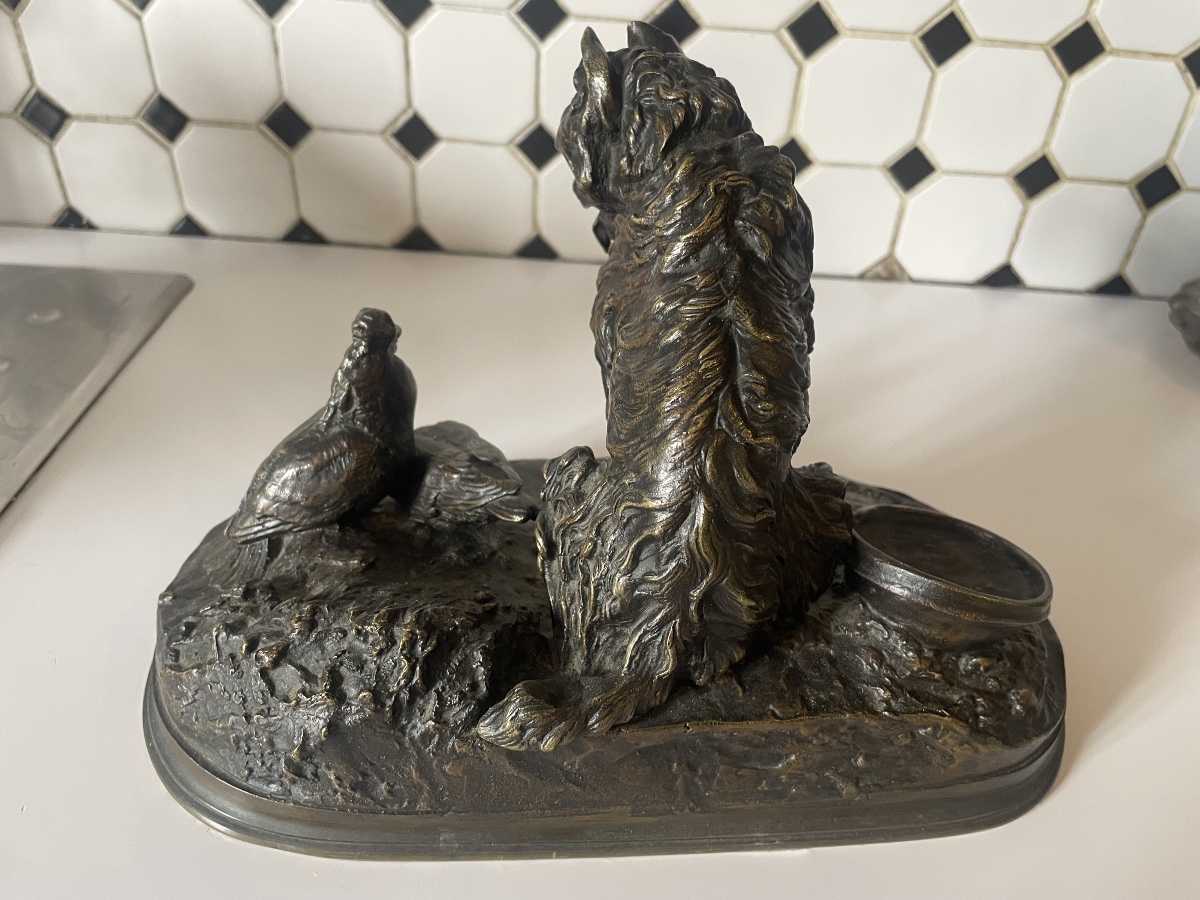 Bronze par Pierre Jules Mène daté 1858 représentant un chien griffon et deux pigeons -photo-3